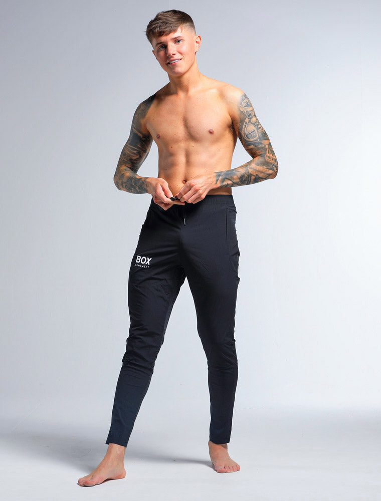 Lightweight Performance Fitted Joggers / Black